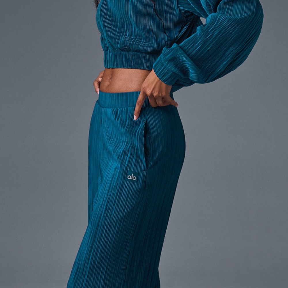 NWT Alo Yoga High Waist Micro Plisse Straight Leg Pant in Eclipse Blue